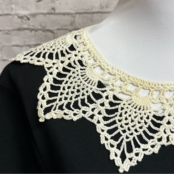 Vintage Crochet Lace Beige Ecru Ivory Collar with Button 16 in X 4 in - Picture 2 of 13